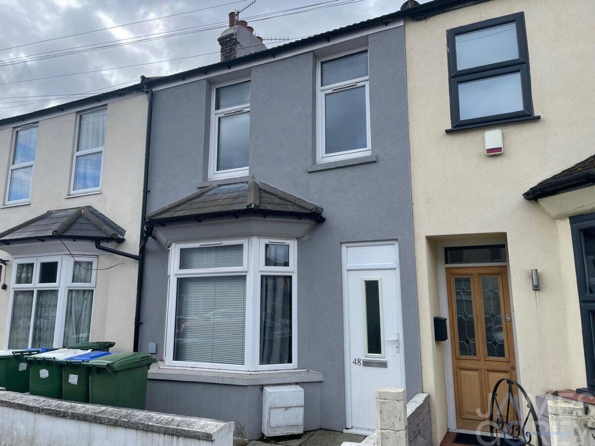 House Overton Road in Greater London