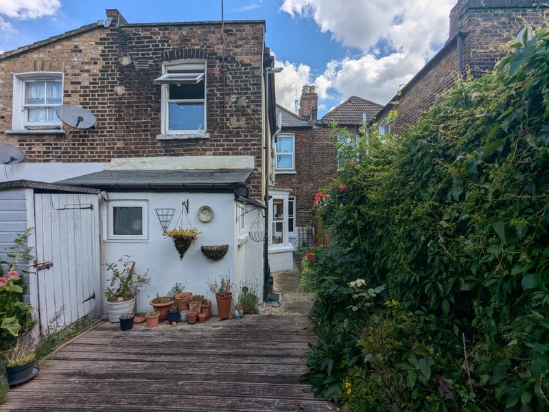 Flat Candler Street in Greater London