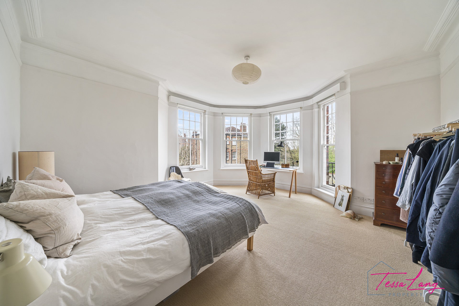 Flat Brookfield in Greater London