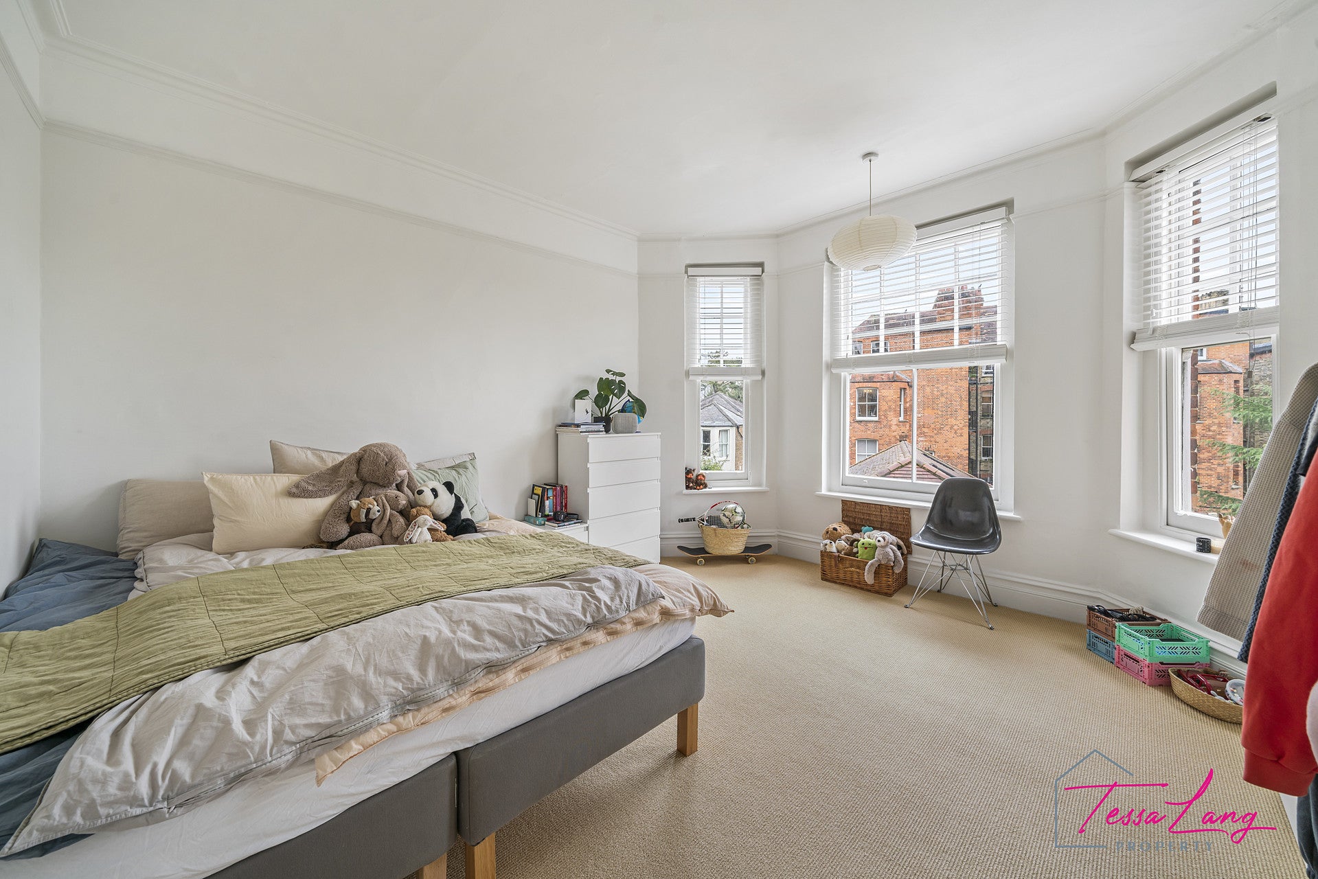 Flat Brookfield in Greater London