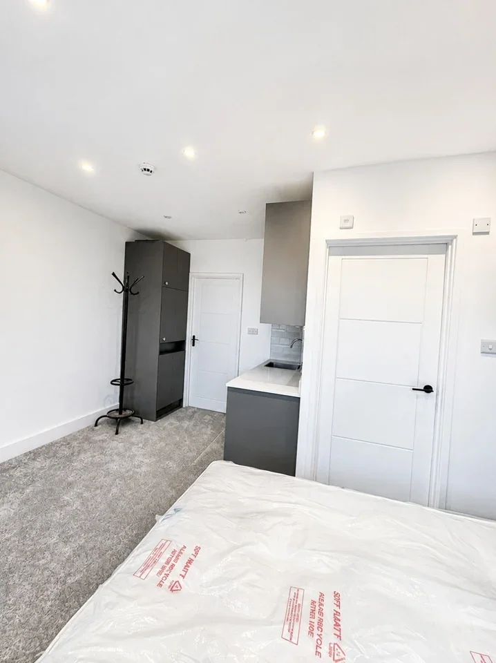Flat Wandsworth High Street in Greater London
