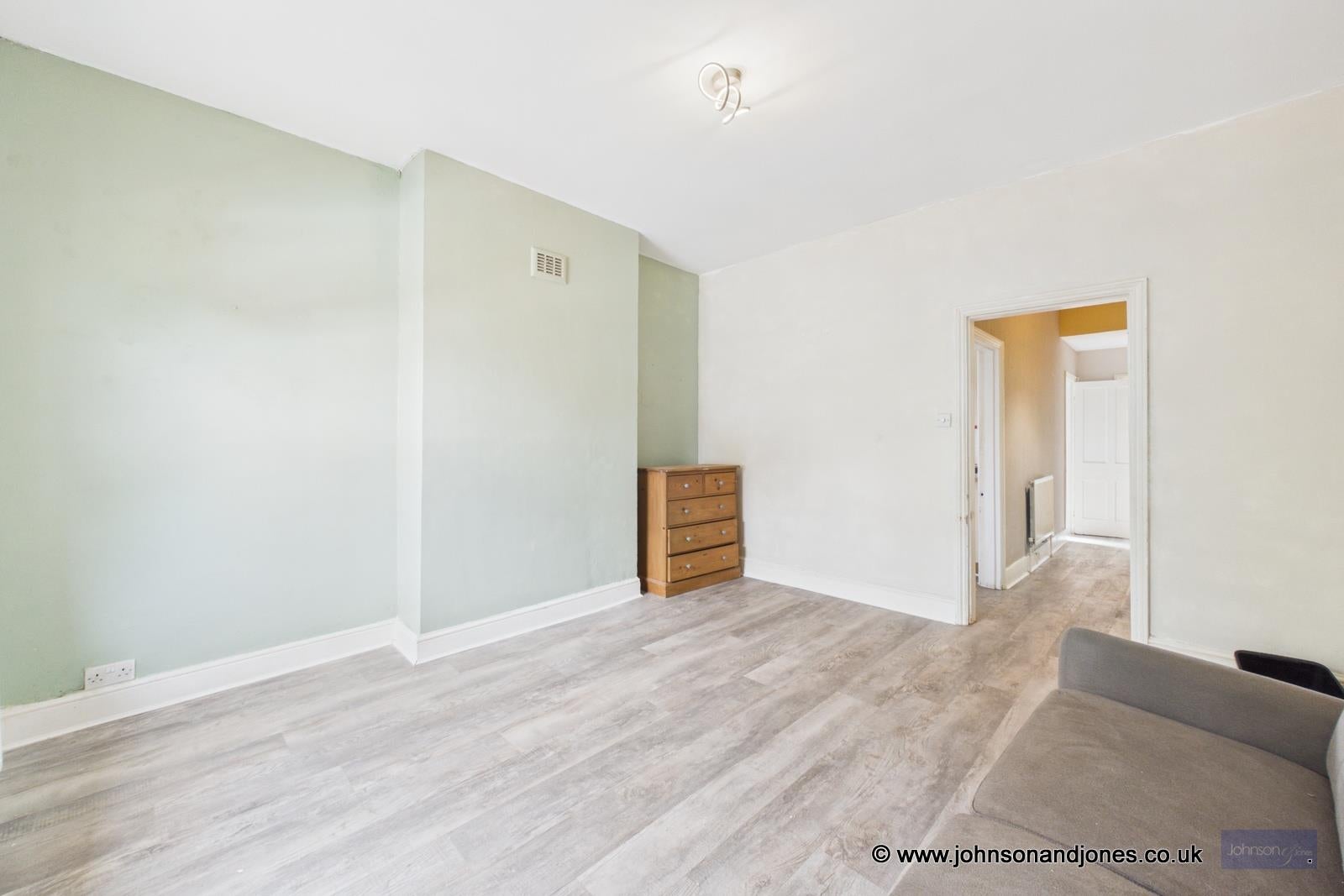 Flat Guildford Street in Borough of Runnymede