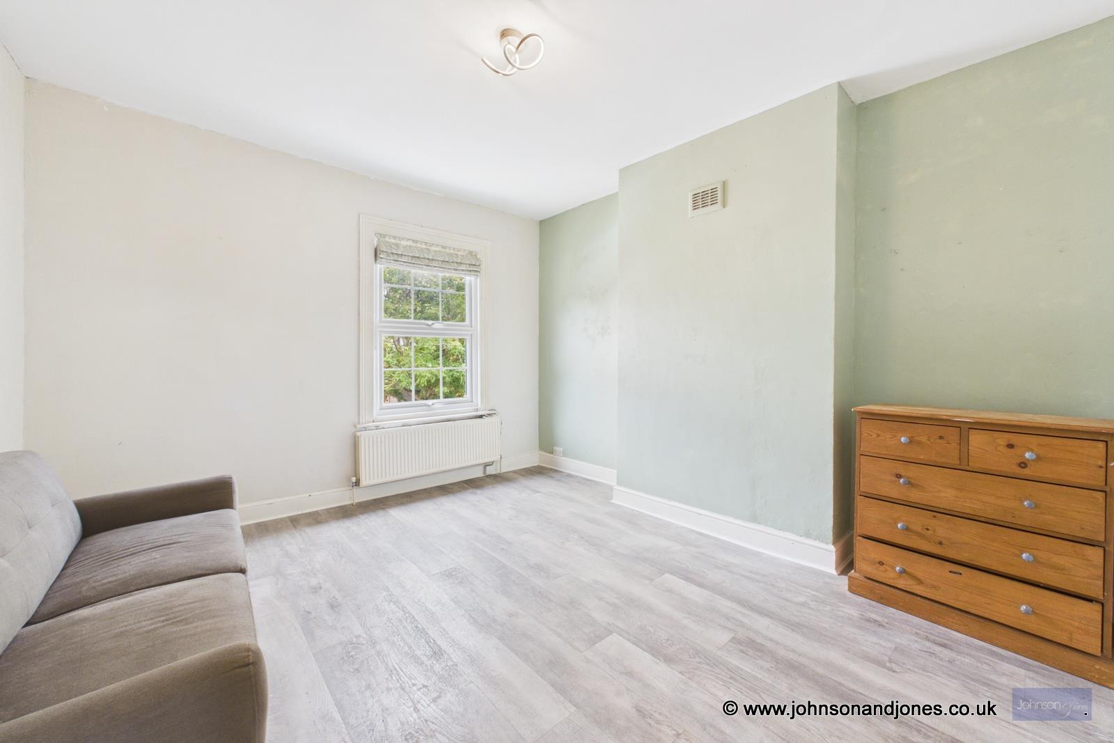 Flat Guildford Street in Borough of Runnymede