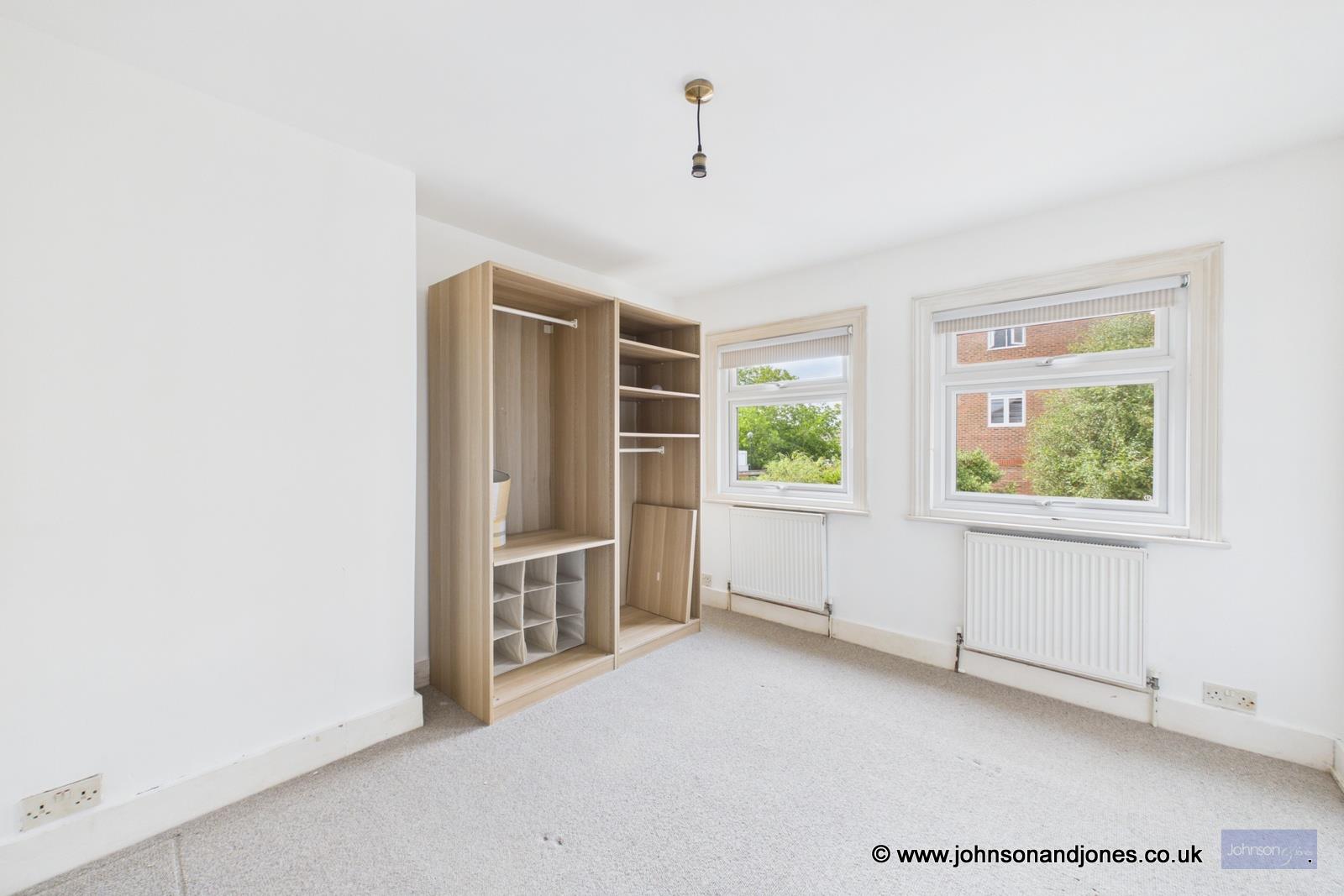 Flat Guildford Street in Borough of Runnymede