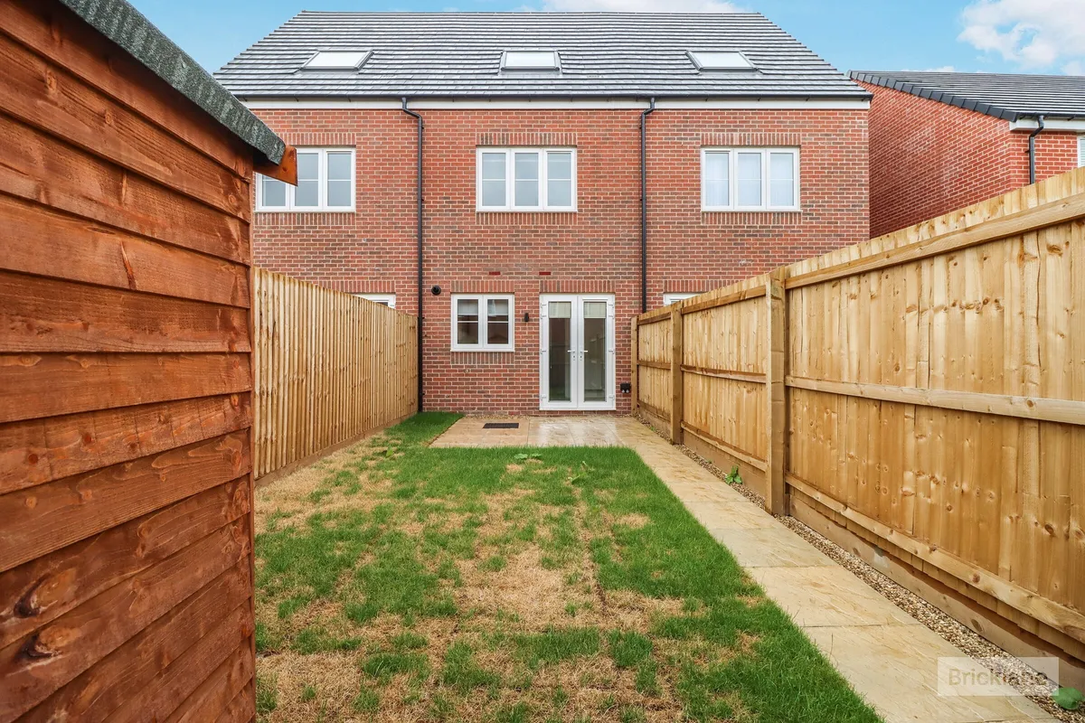 House Eady Drive in Harborough