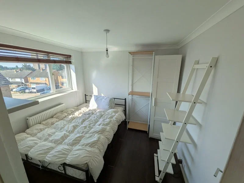 Room Grange Road in Greater London