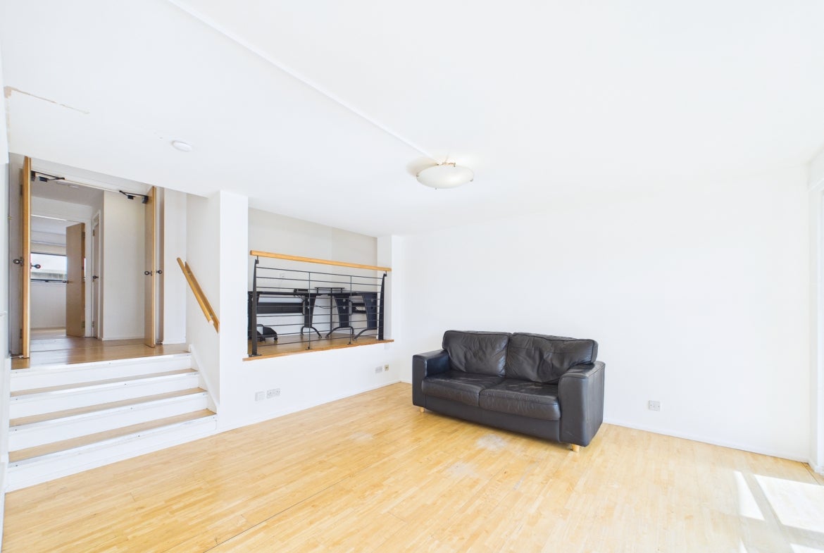Flat Clyde Street in Glasgow