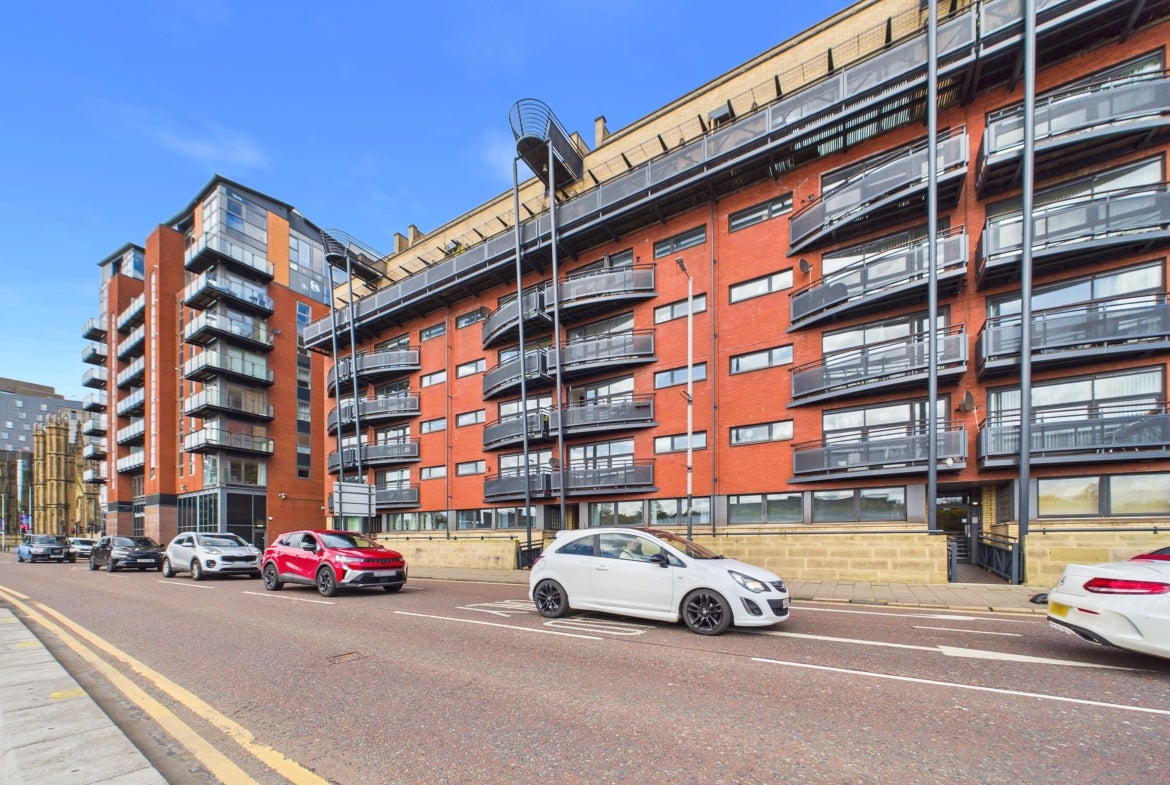 Flat Clyde Street in Glasgow