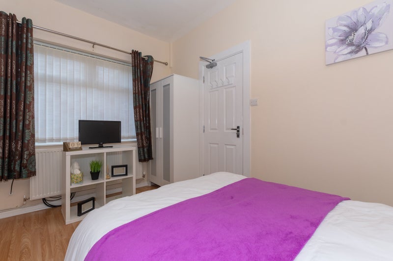 Room St James' Road in Prescot