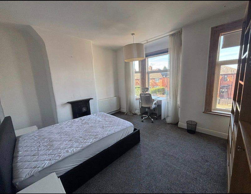 Room Lloyd Street South in Manchester