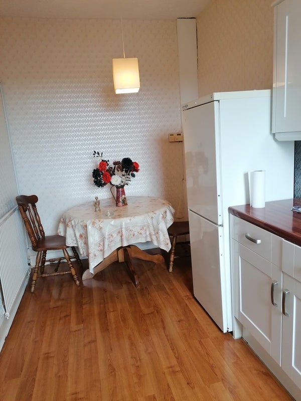 Room East Main Street in Broxburn