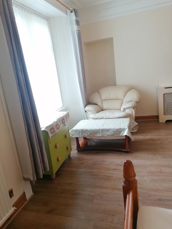 Room East Main Street in Broxburn