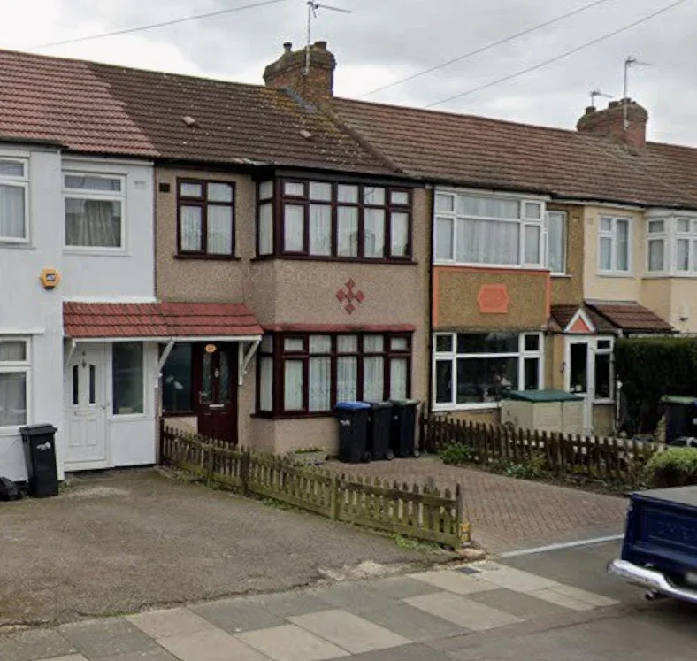 House Dell Road in Greater London