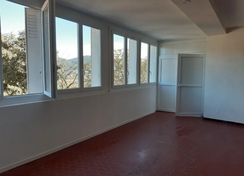 Flat Allée du Château in Château-Arnoux-Saint-Auban