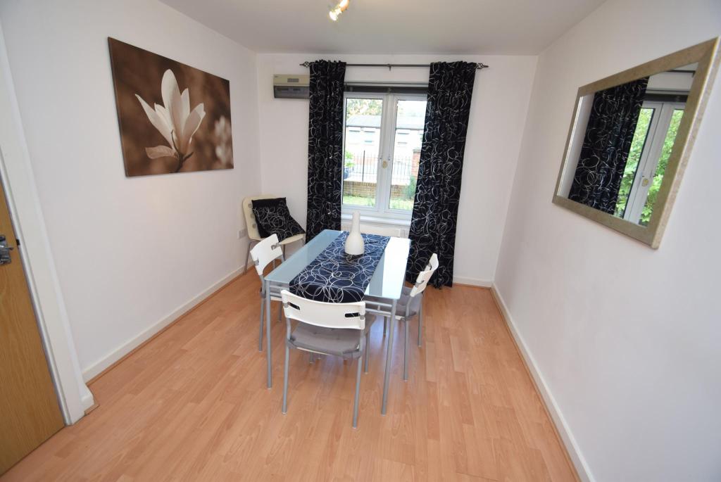 Room Jackson Crescent in Manchester