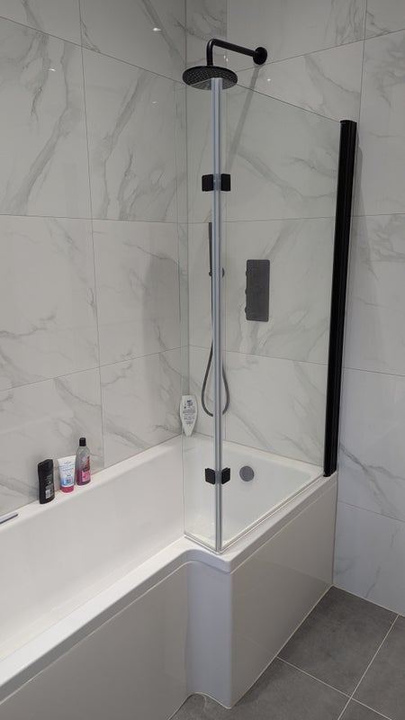Room Horsham Avenue in Greater London