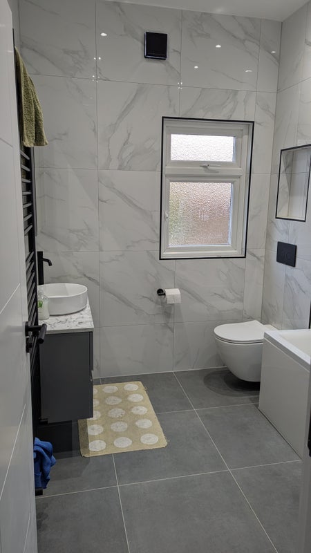 Room Horsham Avenue in Greater London