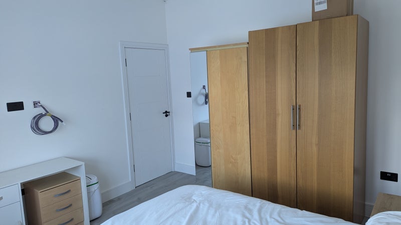Room Horsham Avenue in Greater London