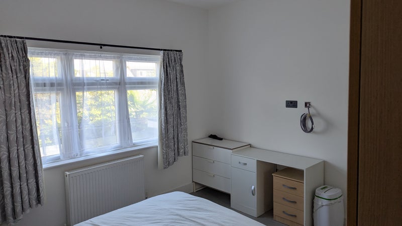 Room Horsham Avenue in Greater London