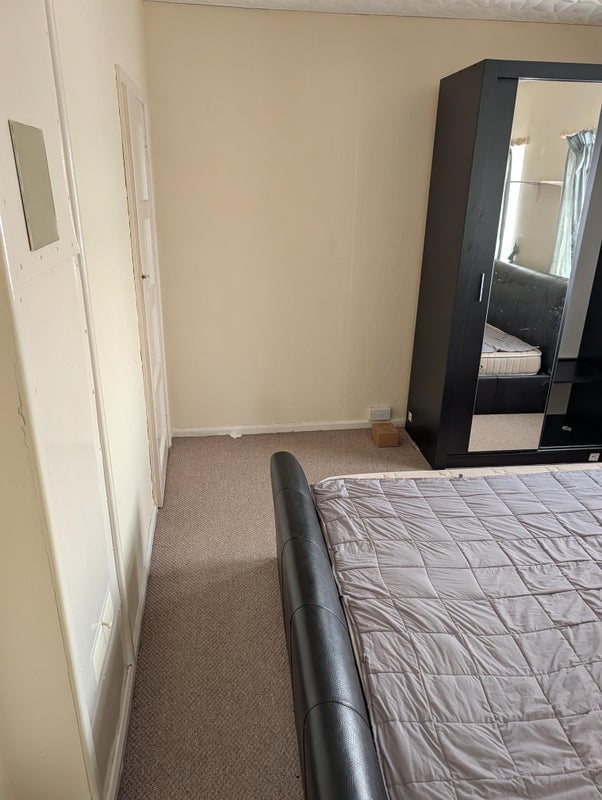 Room Thorneycroft Close in Bristol