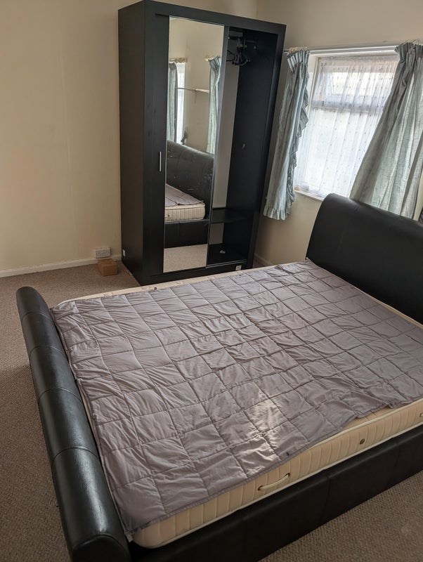 Room Thorneycroft Close in Bristol