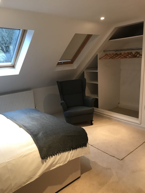 Room Lackford Road in Reigate and Banstead