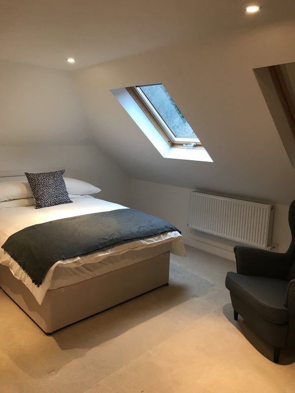 Room Lackford Road in Reigate and Banstead