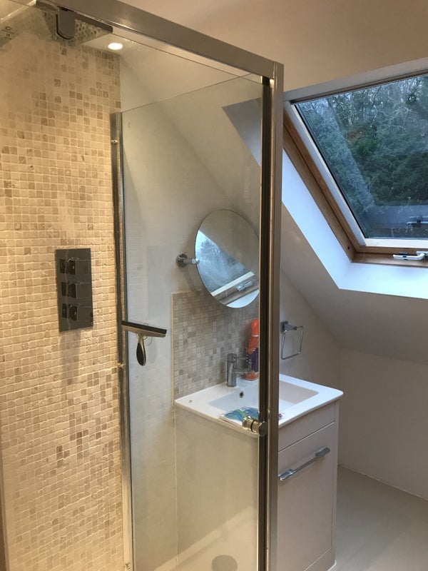 Room Lackford Road in Reigate and Banstead