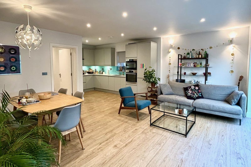 Room Chatsworth Road in Greater London
