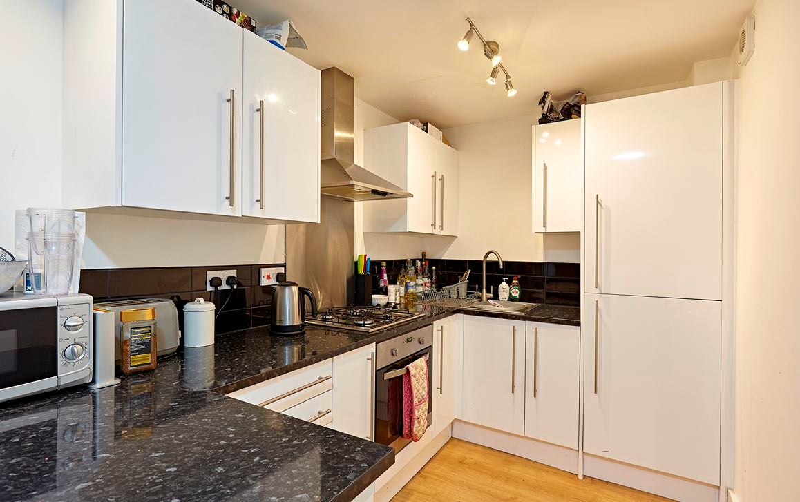 Flat Stockwell Park Road in Greater London