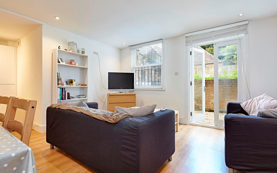 Flat Stockwell Park Road in Greater London