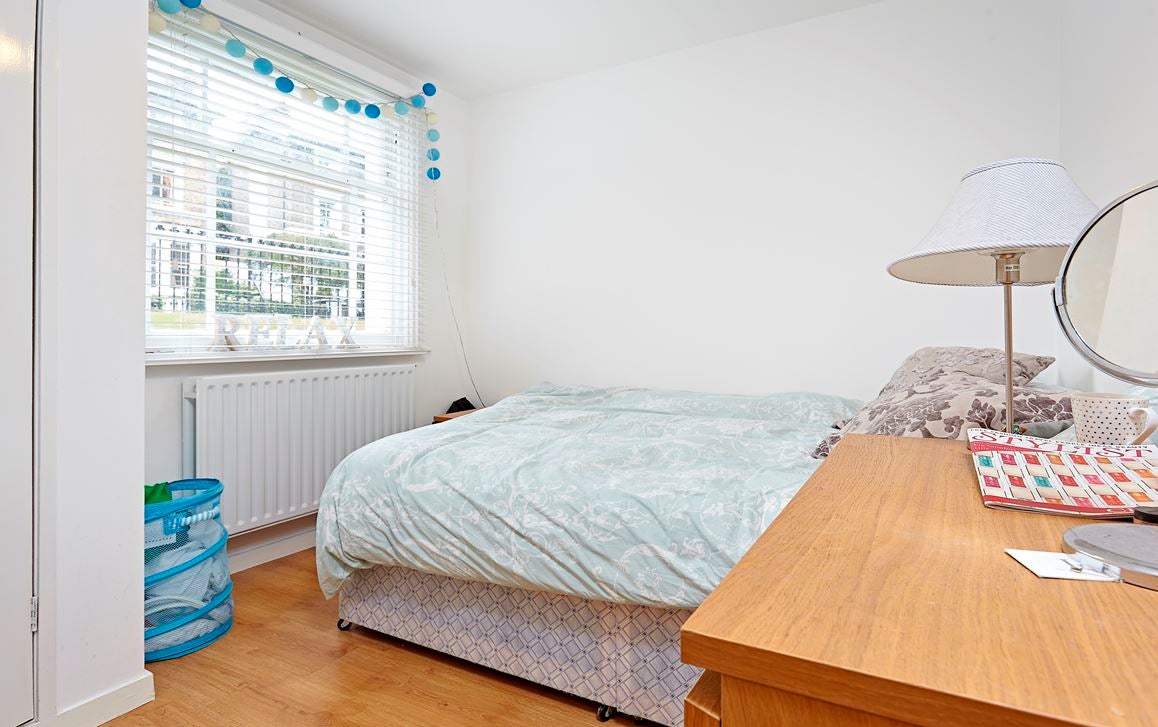 Flat Stockwell Park Road in Greater London