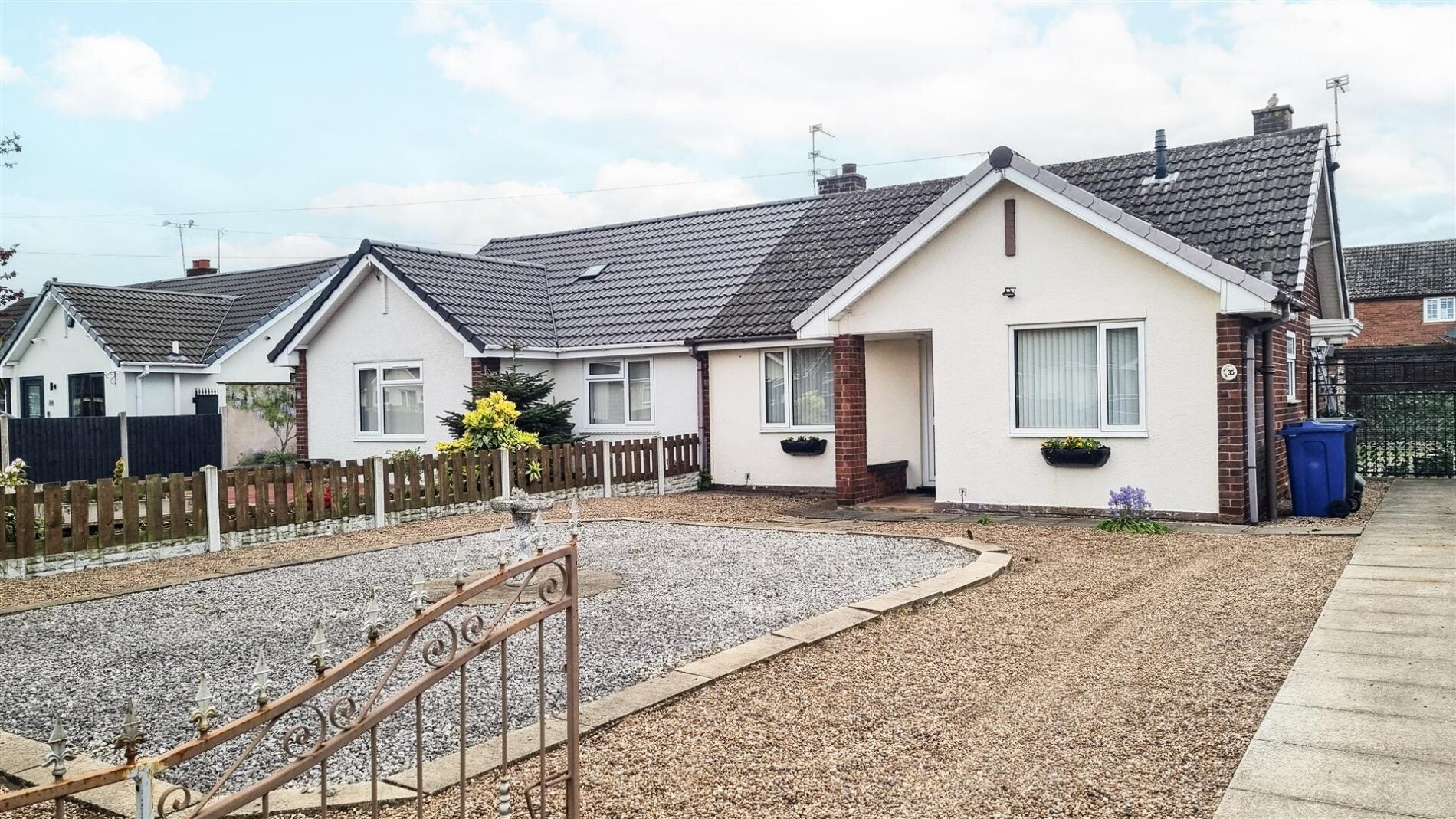 House Sycamore Avenue in Doncaster