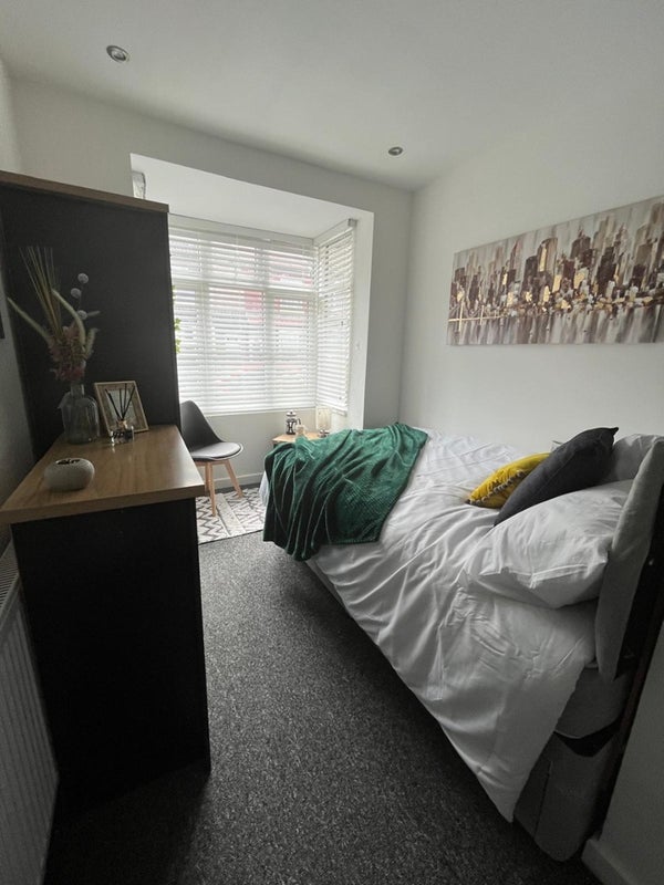 Flat Lowestoft Road in Garston