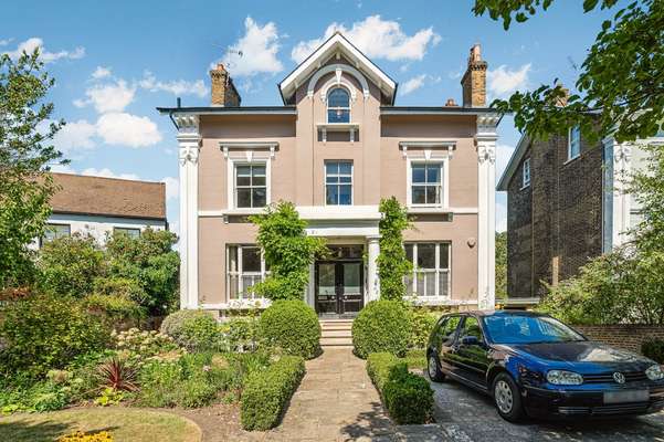 House The Glebe in Greater London