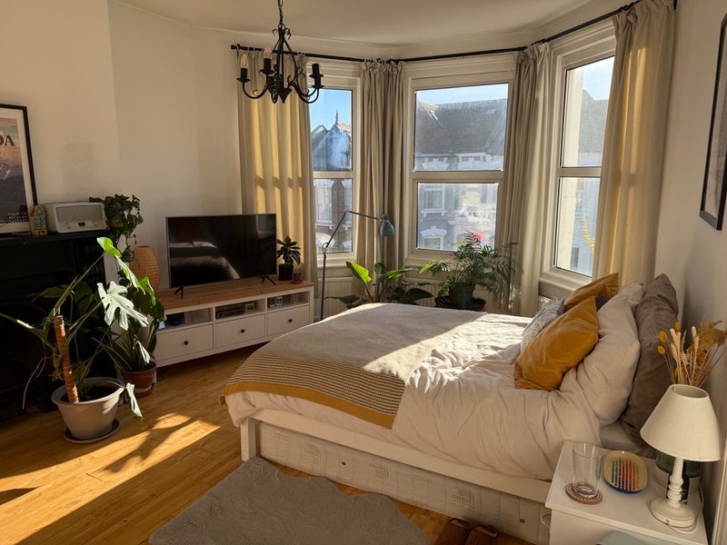 Room Duckett Road in Greater London