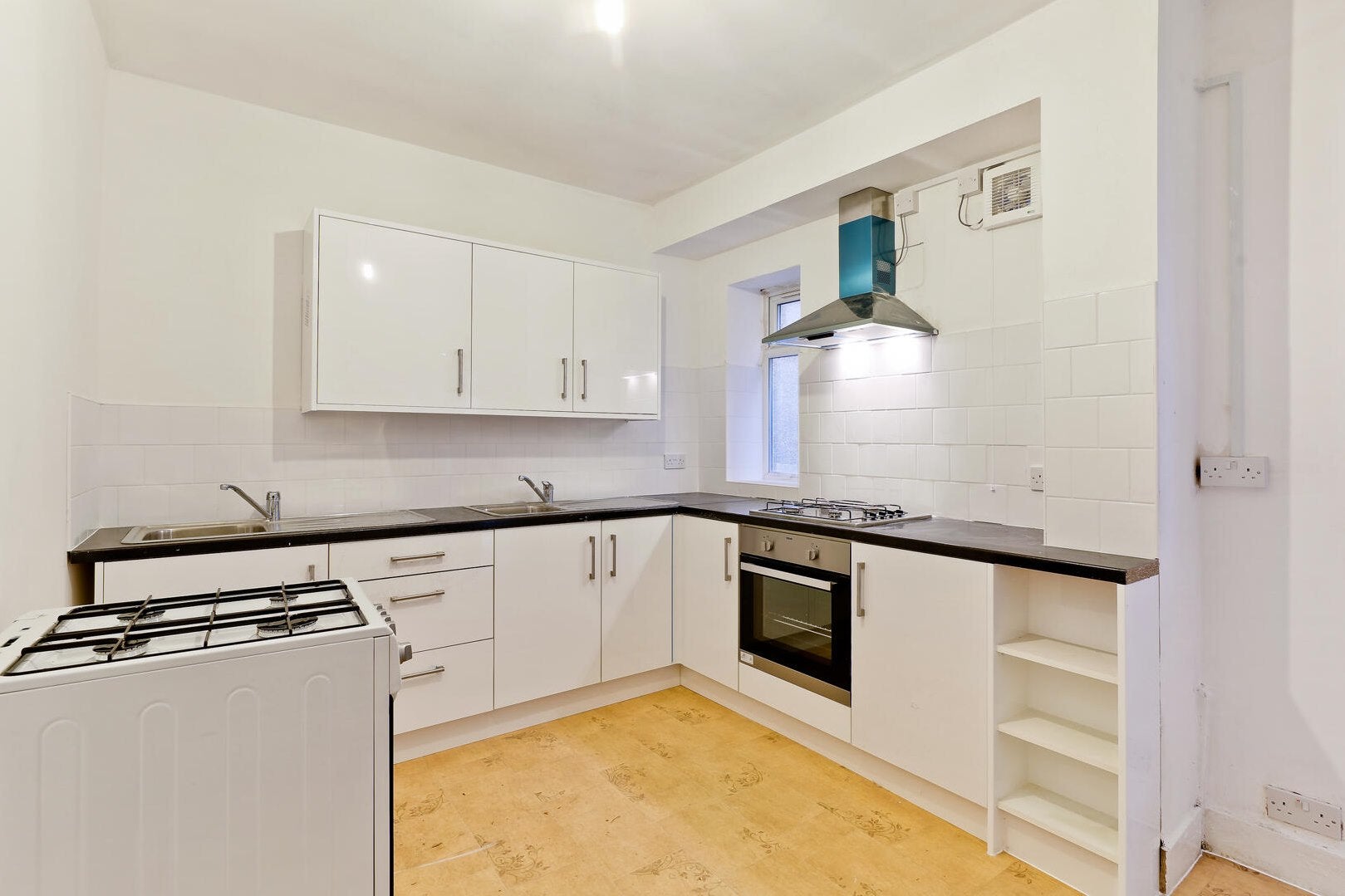 Room Melfort Road in Greater London