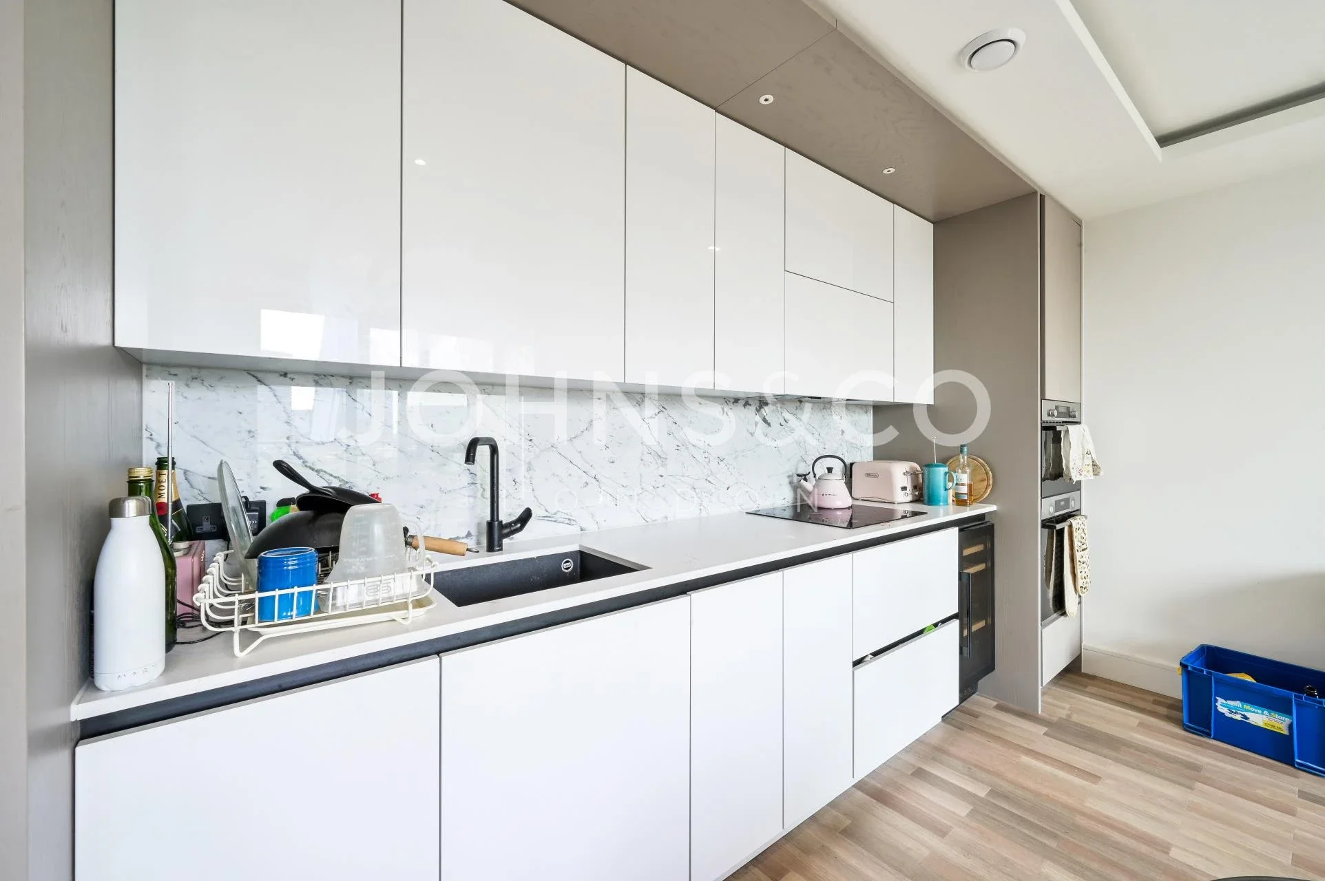Flat Sawyer Street in Greater London