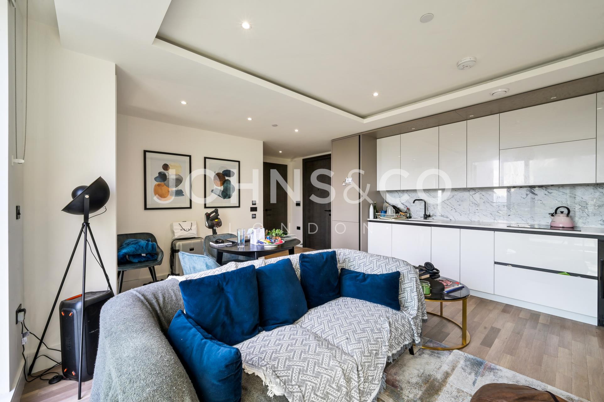 Flat Sawyer Street in Greater London