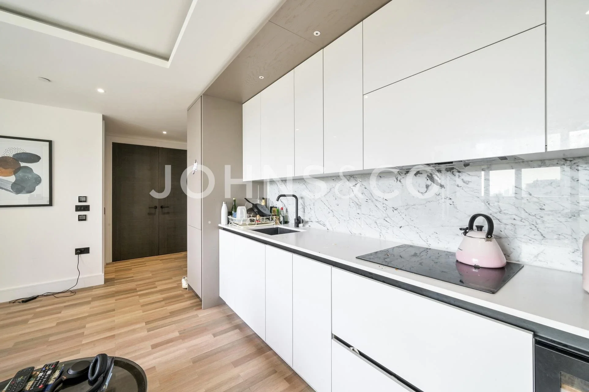 Flat Sawyer Street in Greater London