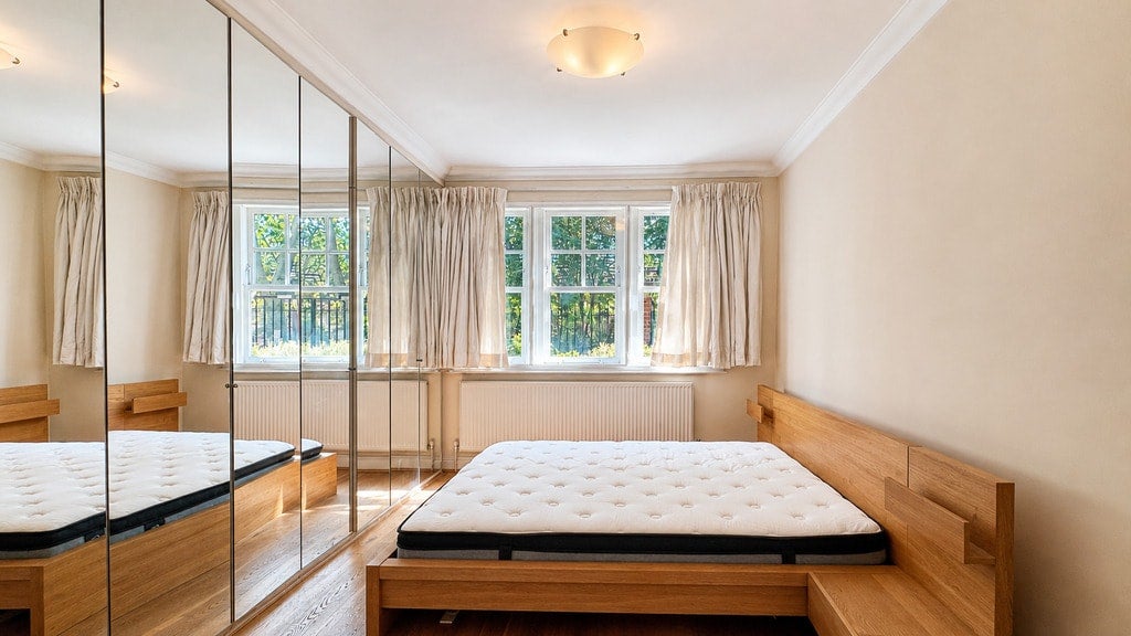 Flat Exeter Road in Greater London