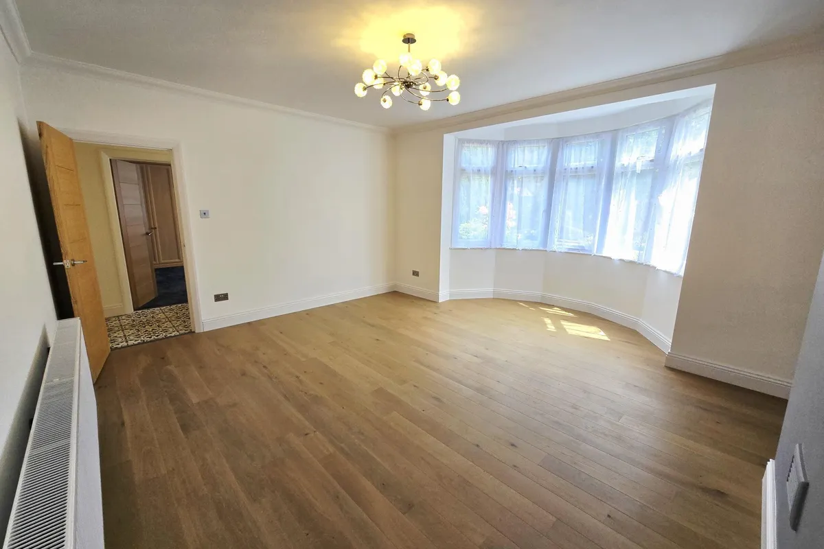 Flat Drapers Road in Greater London