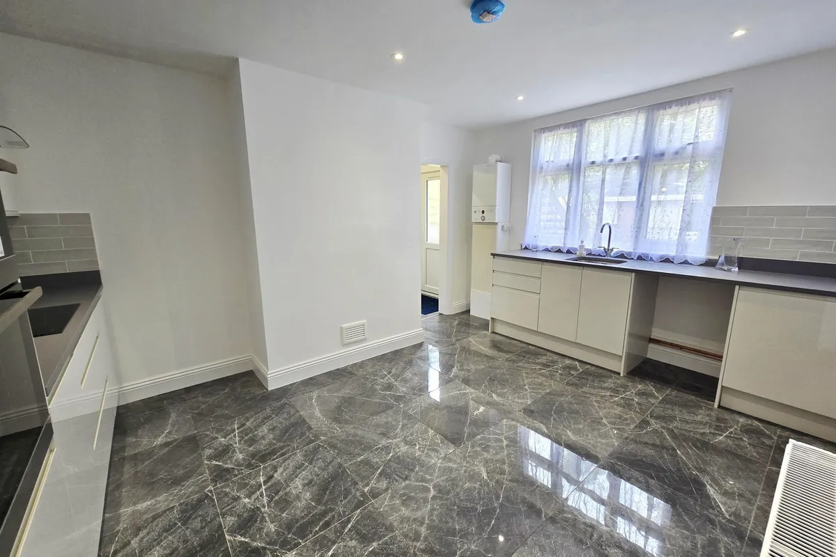 Flat Drapers Road in Greater London