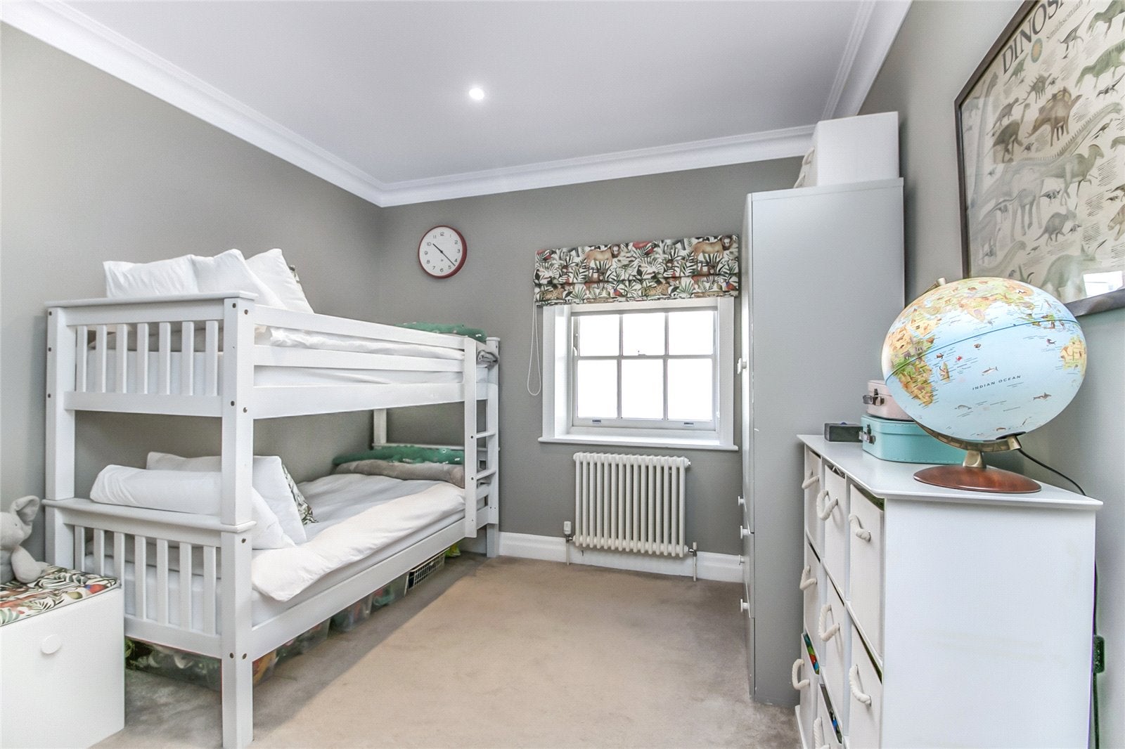 Flat Tooley Street in Greater London