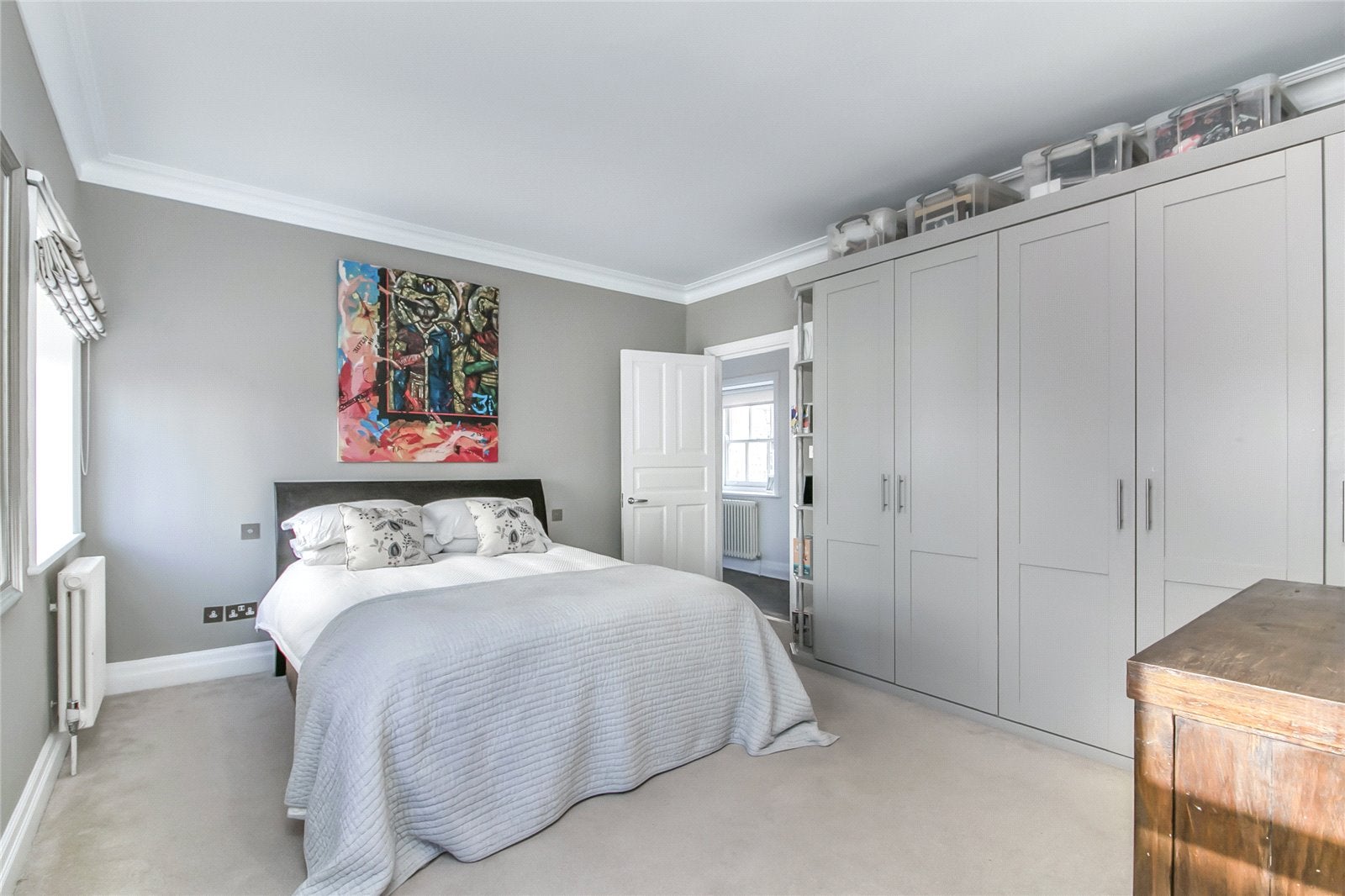 Flat Tooley Street in Greater London