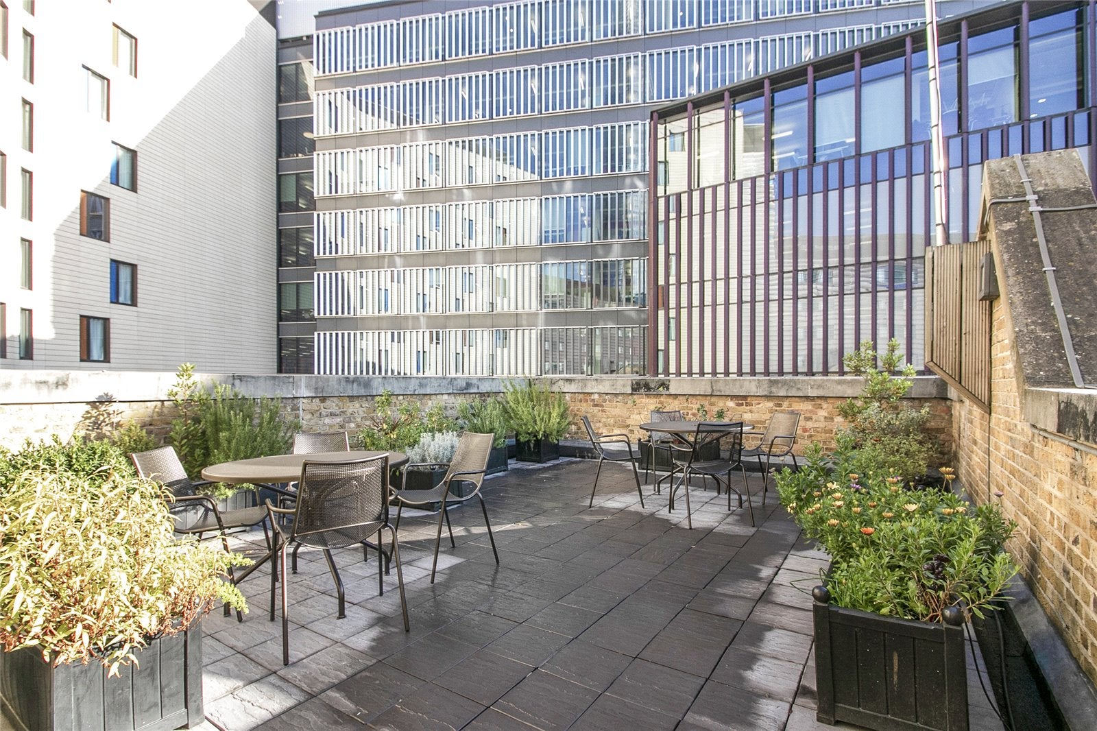 Flat Tooley Street in Greater London