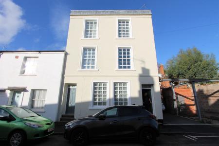 Flat Cross Street in Royal Leamington Spa