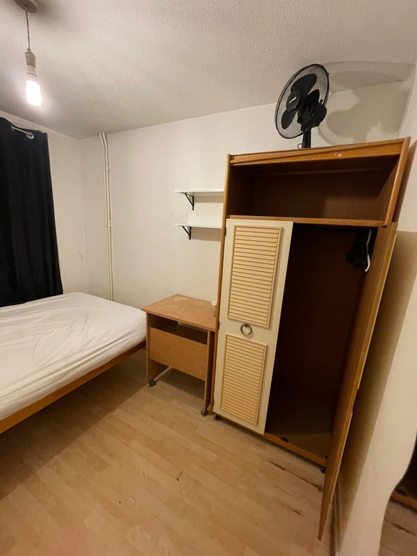 Room Lipton Road in Greater London