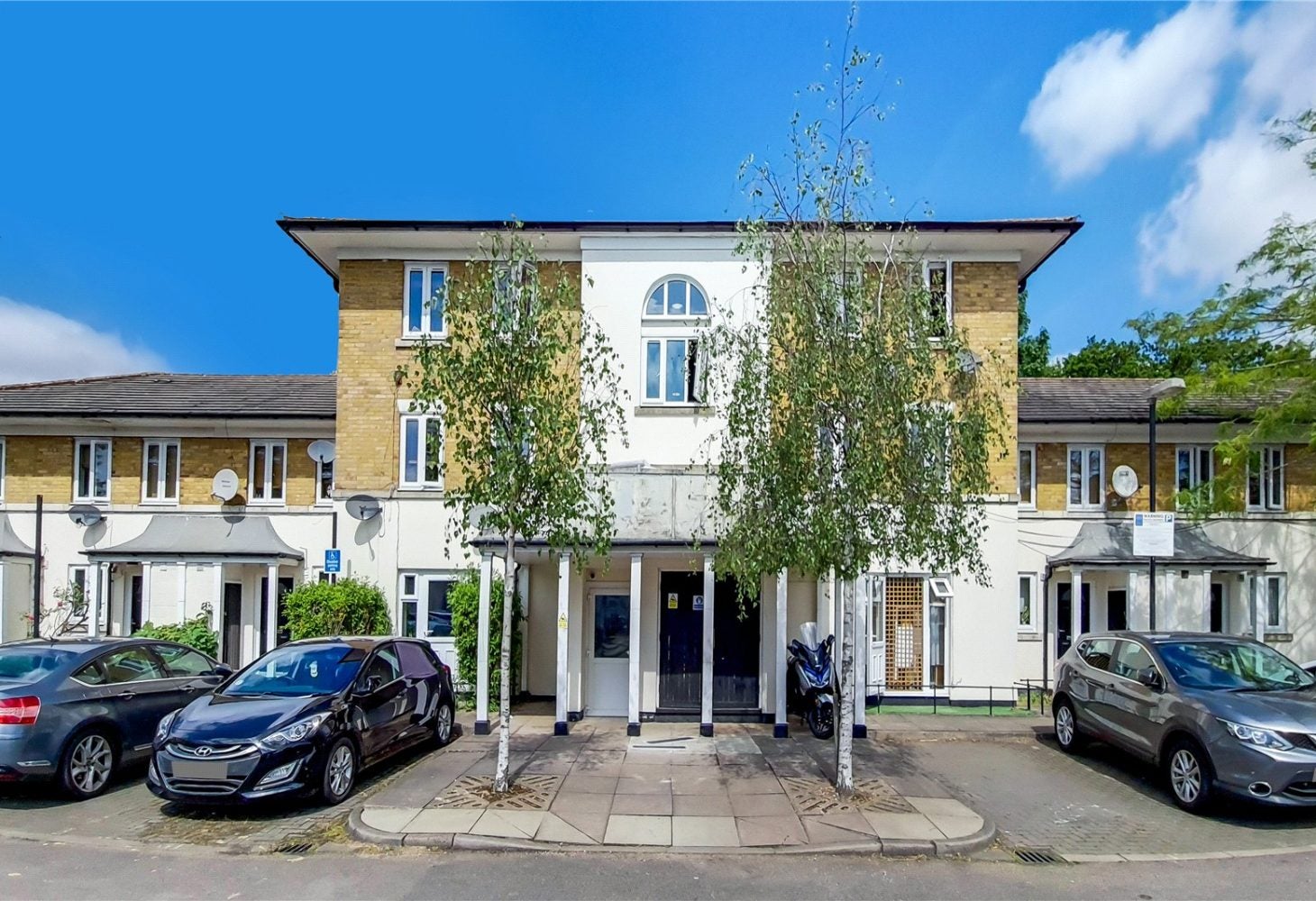 Flat Coleridge Square in Greater London