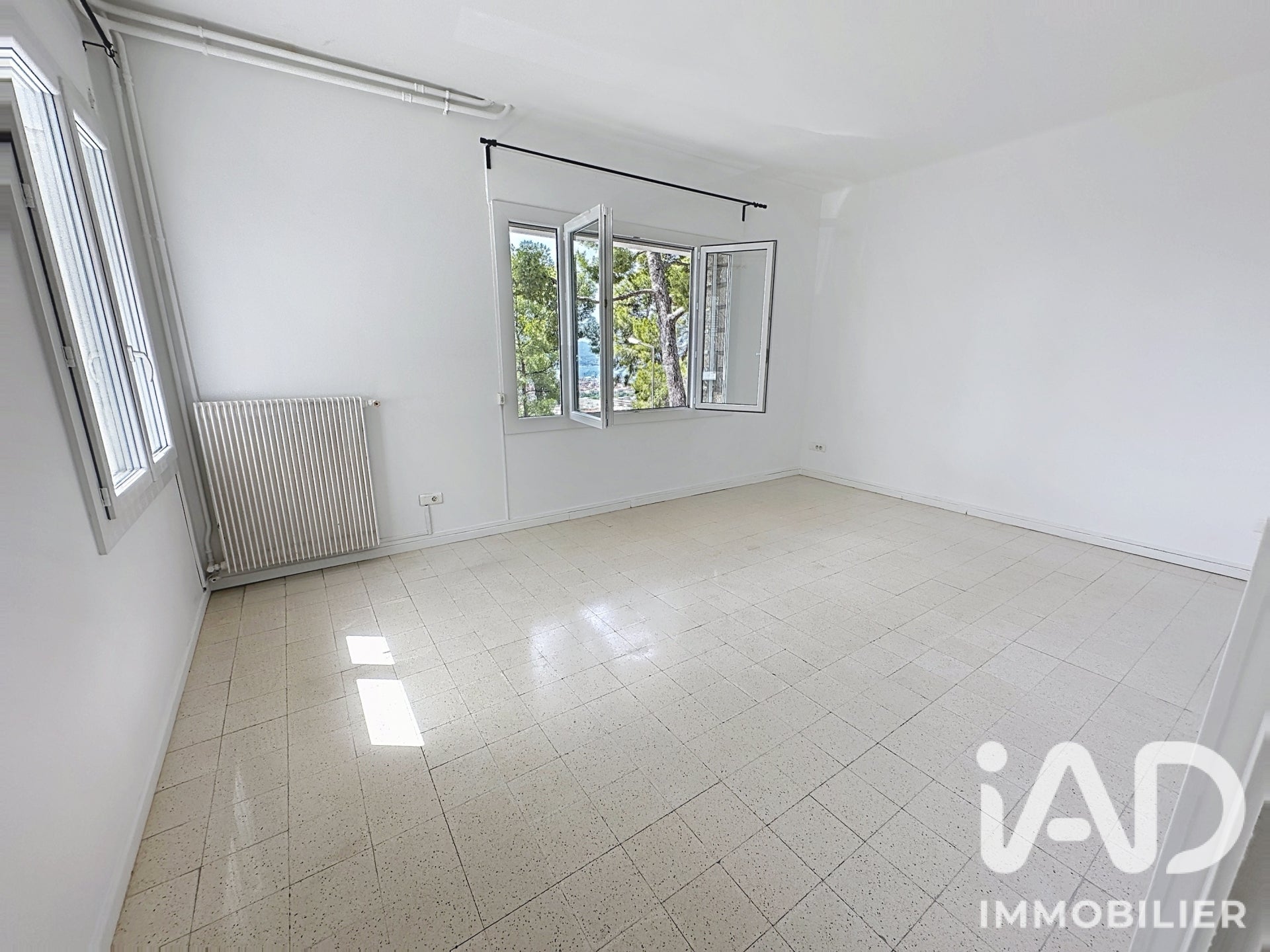 Flat Corniche Marius Escartefigue in Toulon